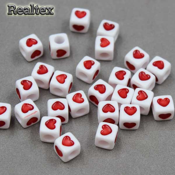 Бусины пластик Realtex Сердечки 6*6мм (500гр) цв.белый/красный