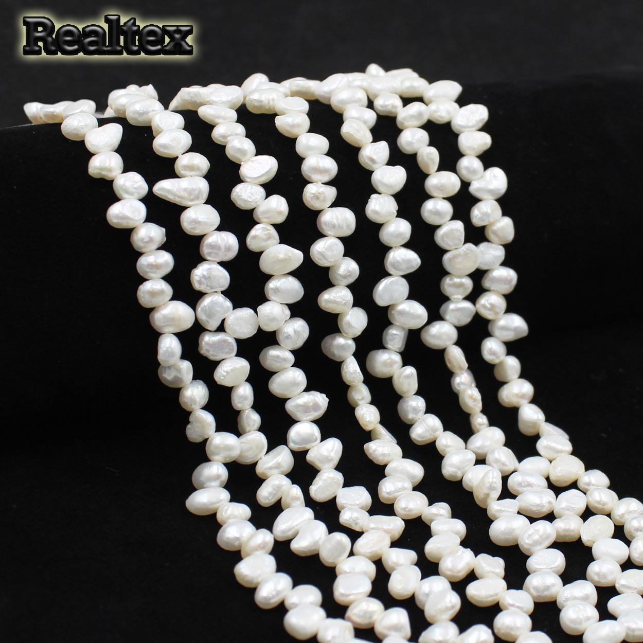 Бусины Realtex из Жемчуга Речного натурального барочного поперечного d=5-6мм дл.35см (69шт) цв.молочный