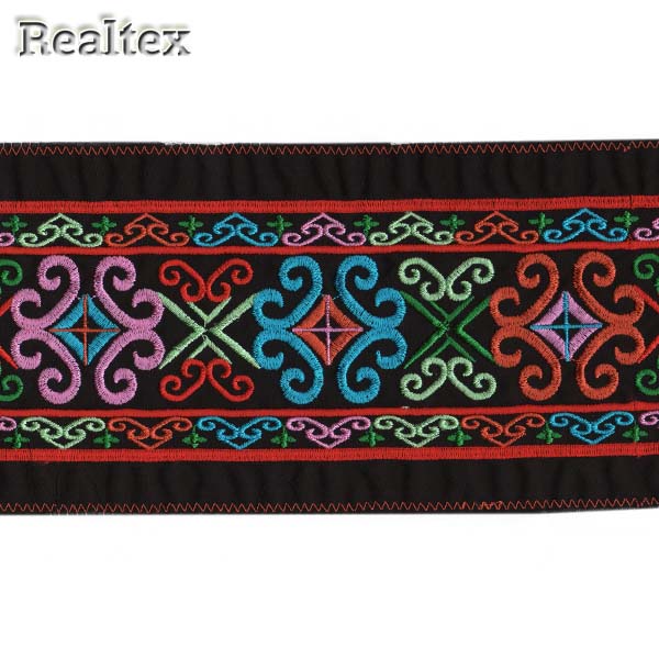 Тесьма вышитая 52162 110мм цв.1