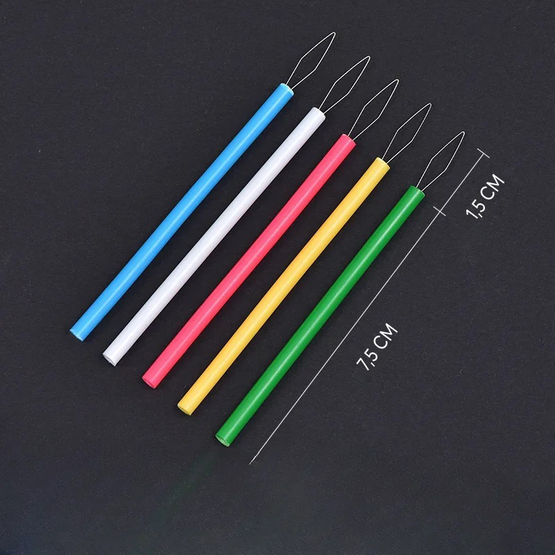 Нитковдеватель Realtex пластиковый на трубочке (50шт) 