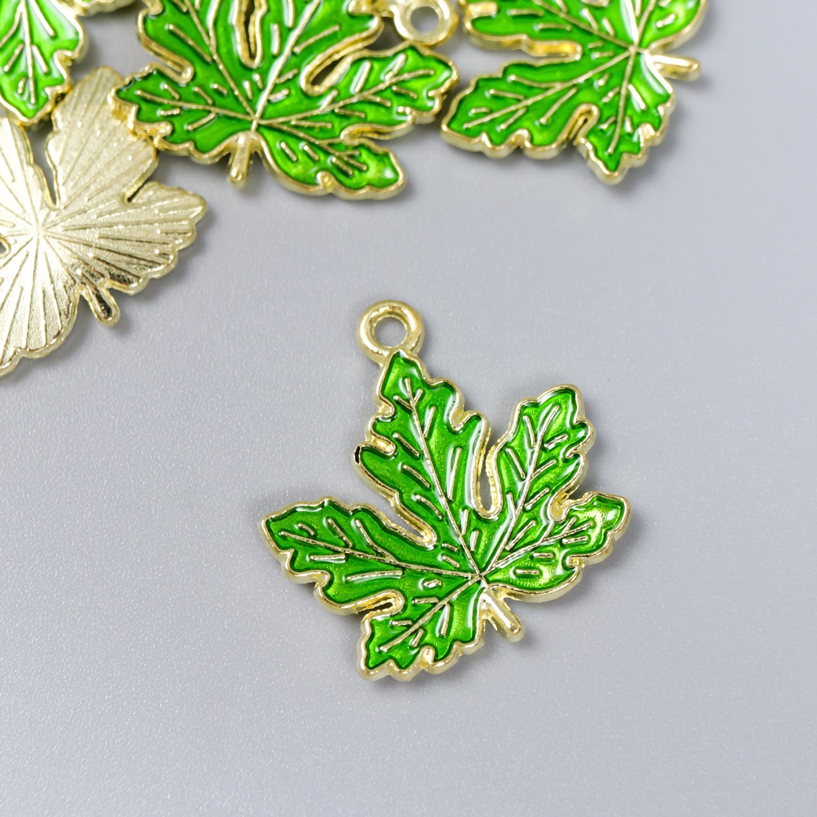 Подвеска металл 7356088 "Кленовый листик" эмаль (4шт) цв.зелёный