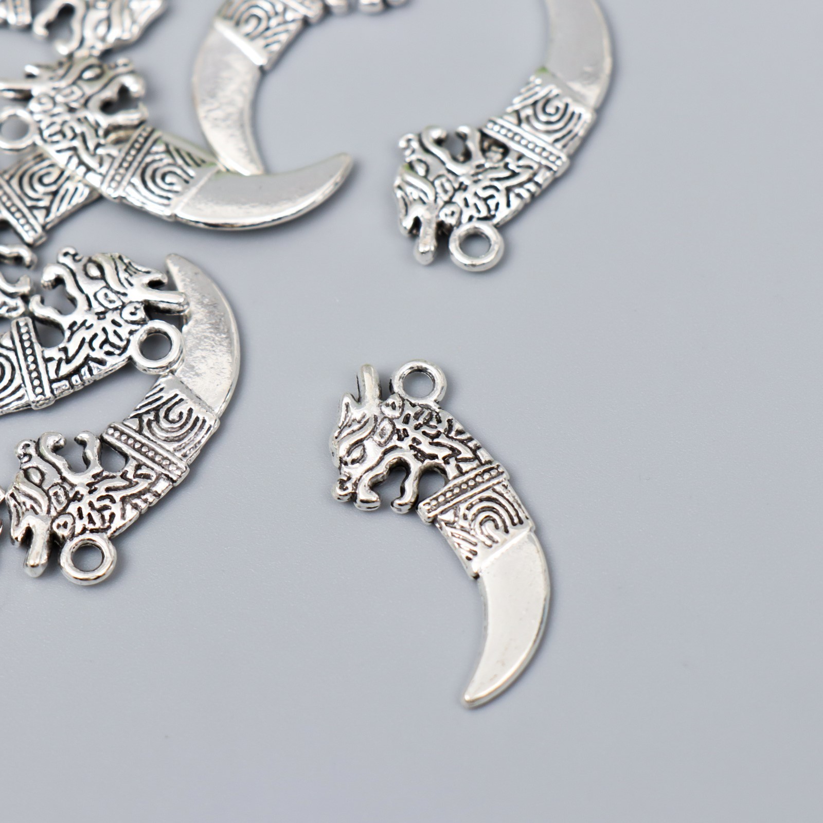 Подвеска металл 7006302 "Клык дракона" (6шт) цв.серебро