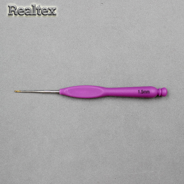 Крючок вязальный пластиковый RS 1,5мм с золотым крючком