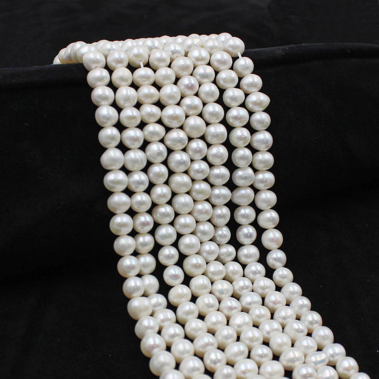 Бусины Реалтекс из Жемчуга Речного натурального округлого d=6-7мм дл.36см (59шт) цв.молочный