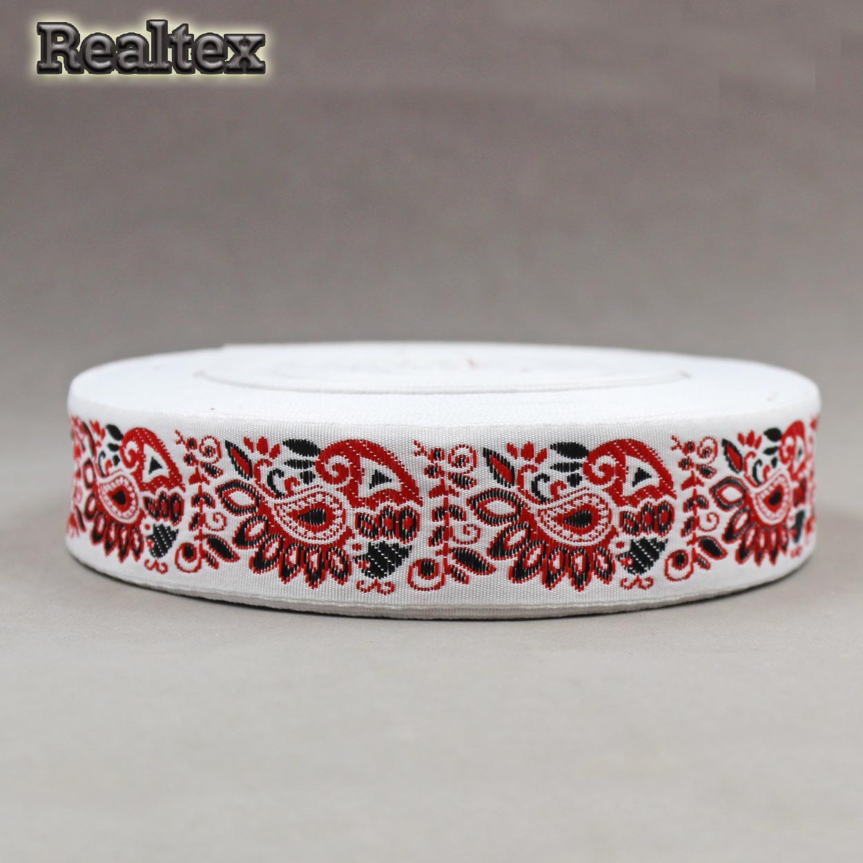 Тесьма жакардовая 32мм с1853г17 рис.9017 (25м) цв.белый/красный/черный