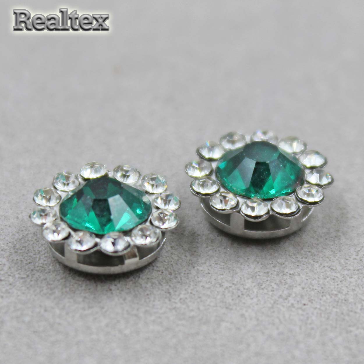 Стразы пришивные стекло в оправе Реалтекс "цветок" 12мм цв.05/1 Emerald/Crystal 