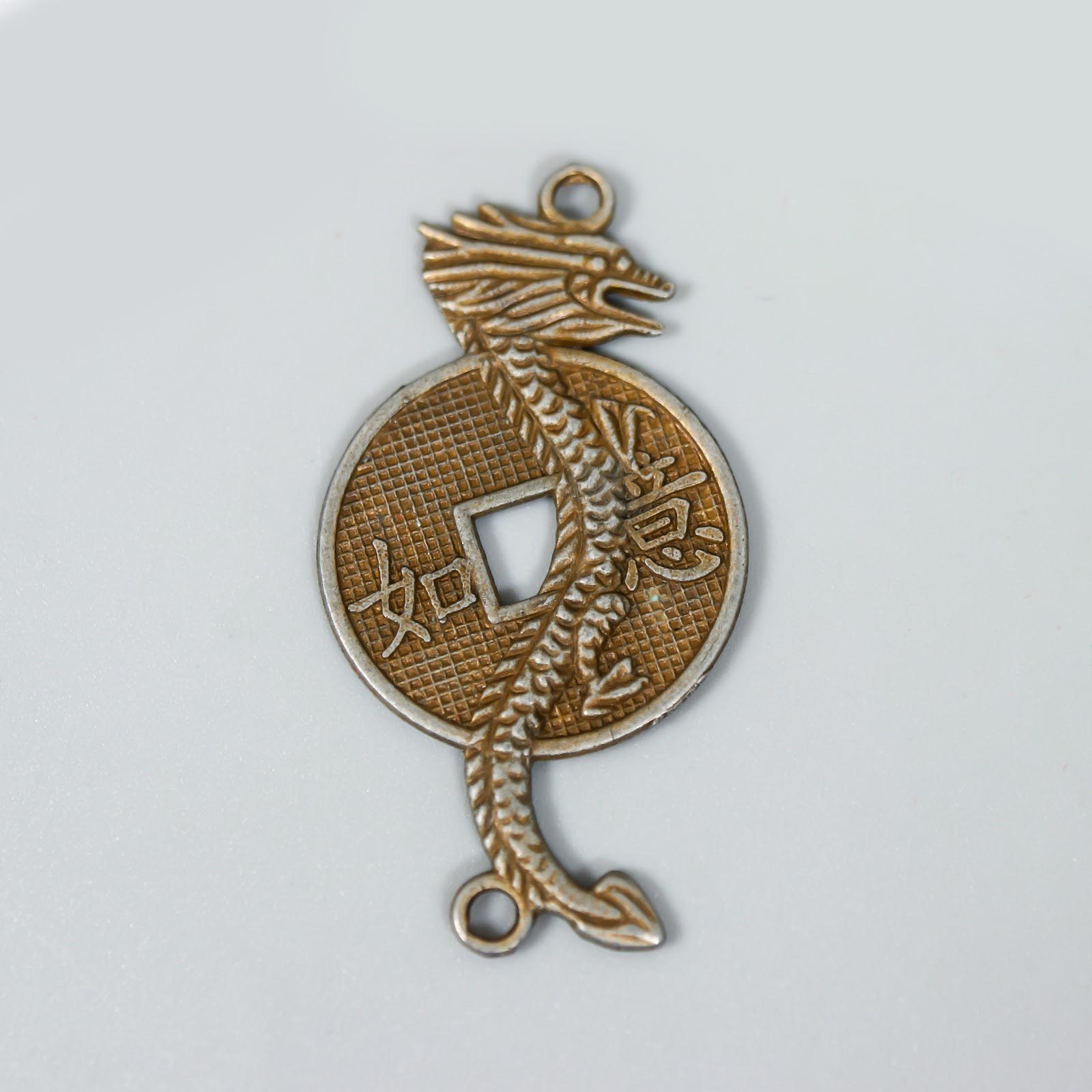 Подвеска металл 3914094 "Дракон с китайской монетой" 40*23мм цв.бронза