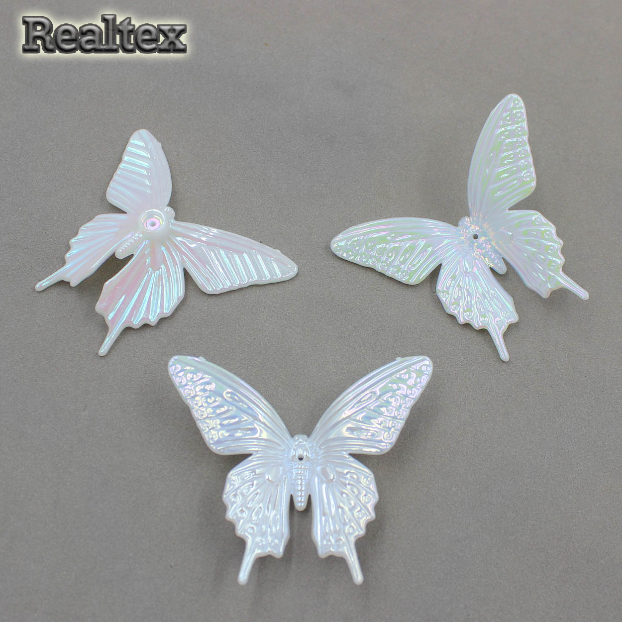 Бусины пластик Realtex Бабочка (50шт) цв.белый перламутр