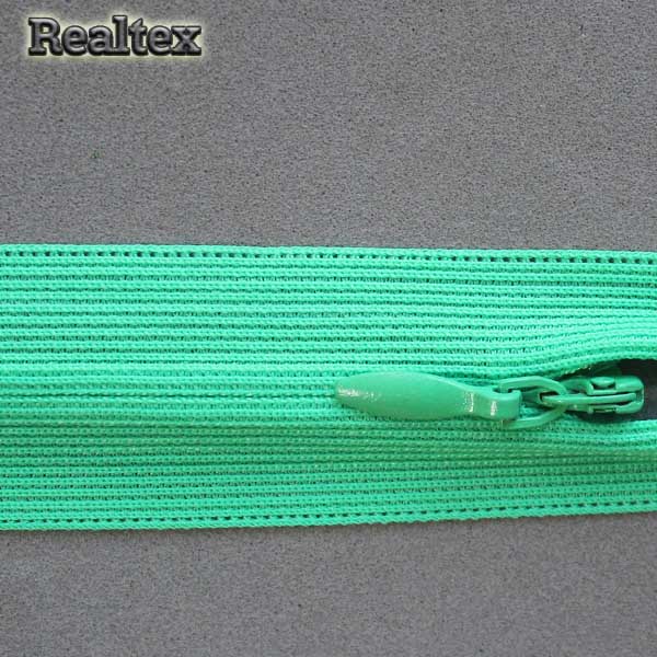  Молния потайная Т.3 50см цв.240 светло-зеленый