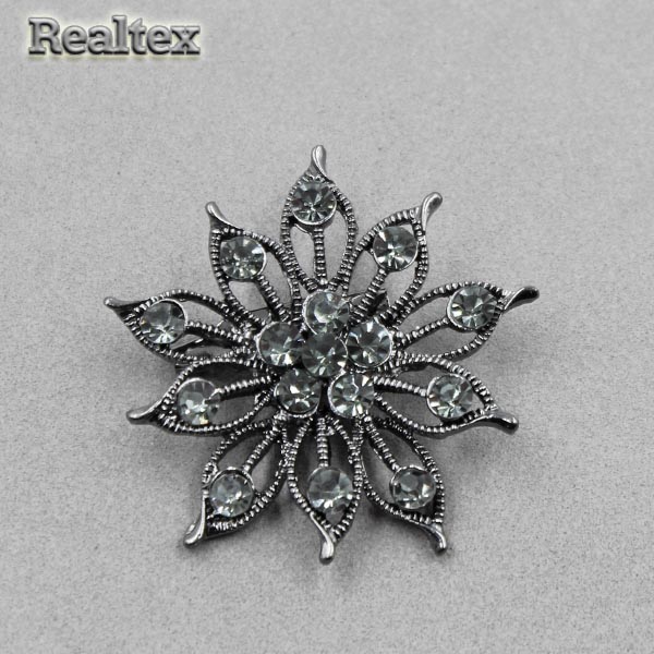 Брошь со стразами Realtex R-8-4 на планшете цв.черный никель 