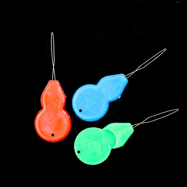 Нитковдеватель Realtex пластиковый негнущийся