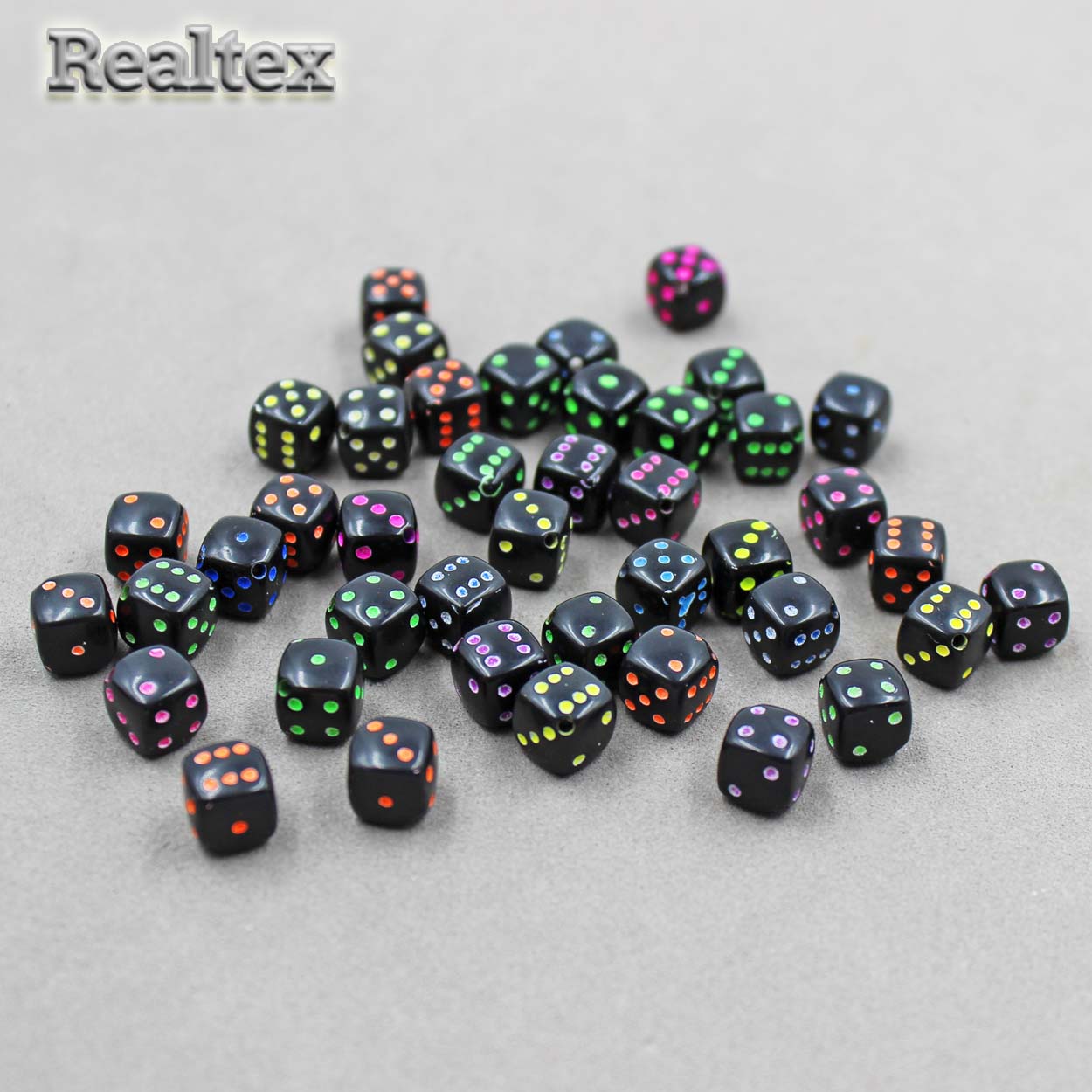 Бусины пластик Реалтекс Кубик Игральный (100гр) цв.черный/mix точки