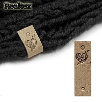 Бирка пришивная замша Realtex №14 "Сердце со спицами" цв.темно-бежевый