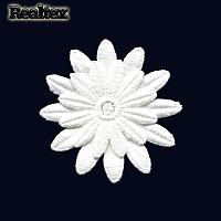 Пришивной элемент SH543 Ромашка обьемная цв.белый